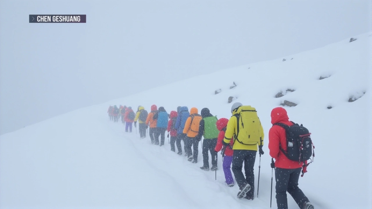 Blizzard Traps 200 Hikers on Everest; 350 Rescued During China Holiday