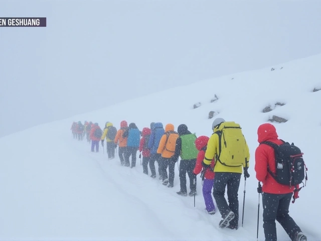 Blizzard Traps 200 Hikers on Everest; 350 Rescued During China Holiday